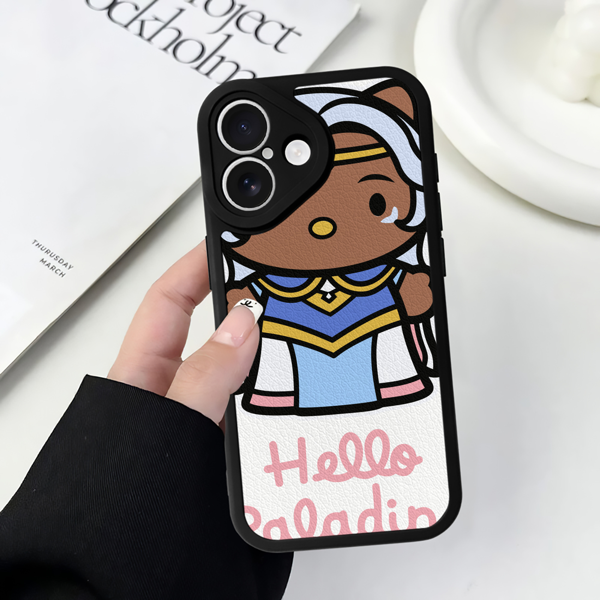 （画像用） Hello Kitty ハローキティ 【iPhone 16シリーズ対応】シリコンスマホケース（レザー調） 材質：シリコン